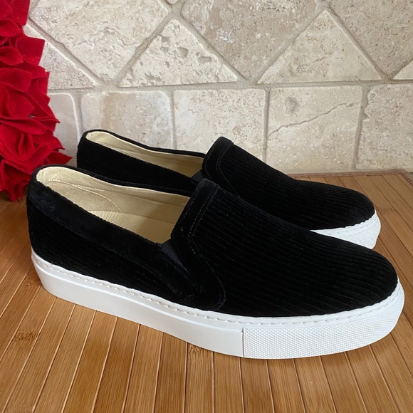 BEAUTIFUL NEW M.GEMI BLACK VELVET SLIP-ON SHOES (3) - Picture 3 of 16
